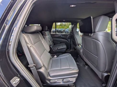 Used 2023 Cadillac Escalade Premium Luxury AWD/4WD image 38