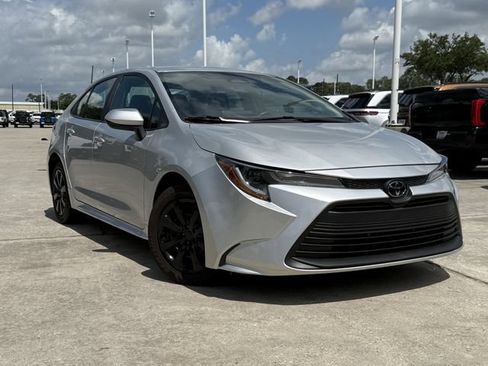 Used 2024 Toyota Corolla LE FWD image 2