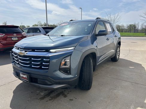 Used 2025 Chevrolet Equinox LT w/ Convenience Package II image 3