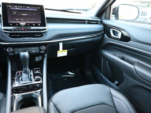 New 2026 Jeep Compass Latitude image 22