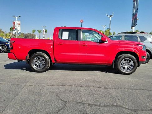 Certified 2025 Nissan Frontier SV image 27