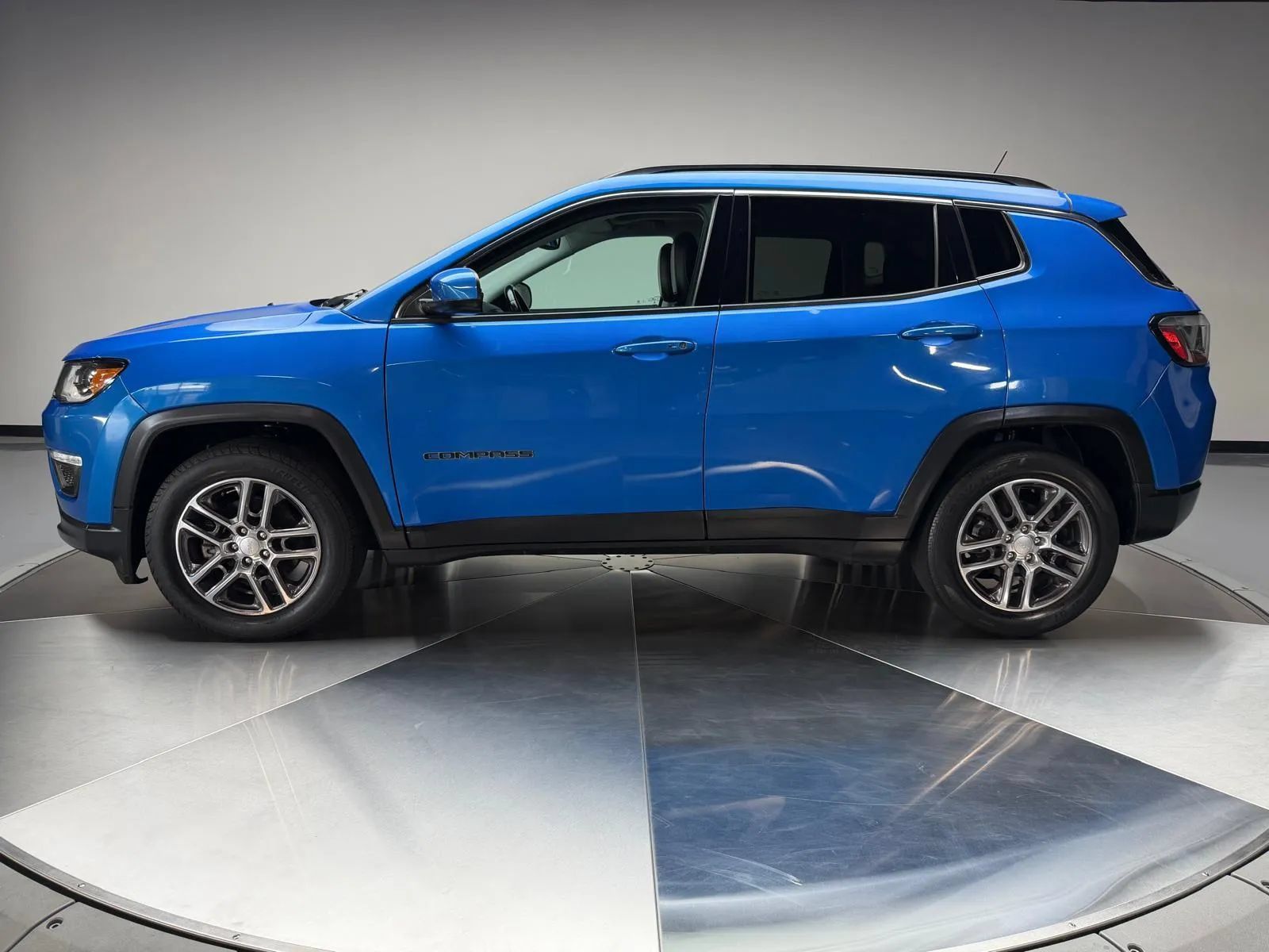 Used 2020 Jeep Compass Latitude FWD image 4