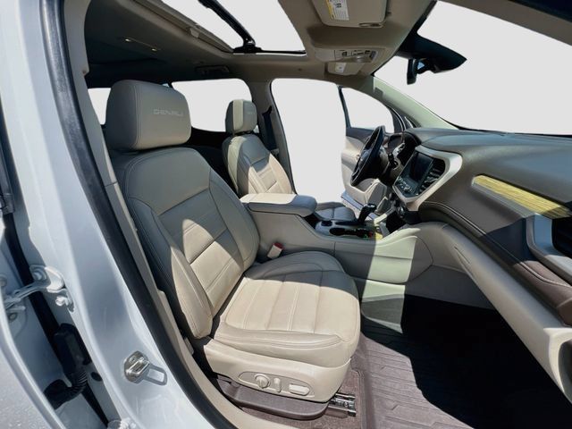 Used 2019 GMC Acadia Denali w/ Technology Package AWD/4WD image 27