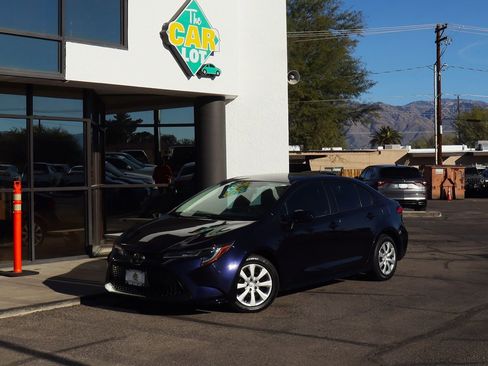 Used 2022 Toyota Corolla LE image 2