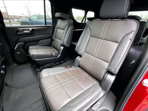 New 2026 Chevrolet Suburban High Country image 10