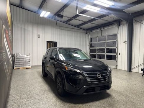Used 2024 Nissan Rogue S AWD/4WD image 15