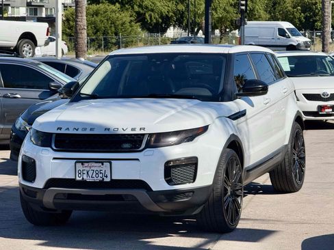 Used 2018 Land Rover Range Rover Evoque SE AWD/4WD image 2