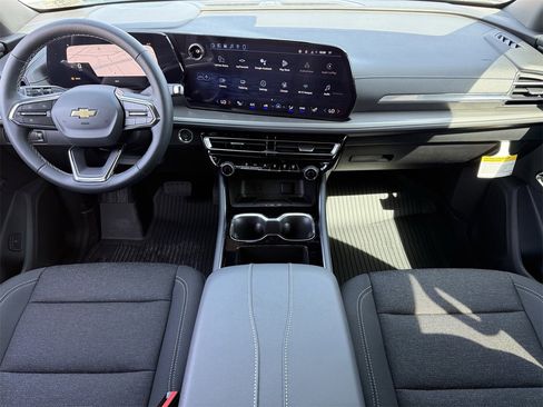 New 2026 Chevrolet Traverse LT image 10