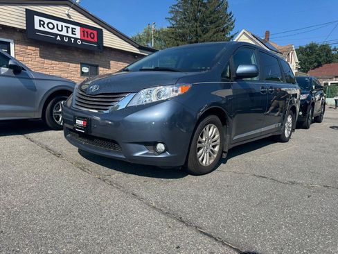Used 2017 Toyota Sienna XLE w/ XLE Navigation Package FWD image 1