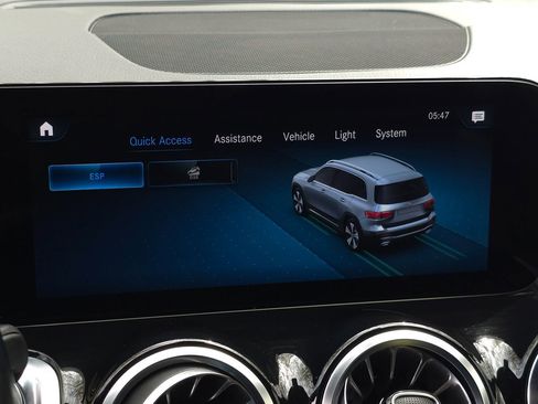 Used 2023 Mercedes-Benz GLB 250 4MATIC w/ Premium Package image 43