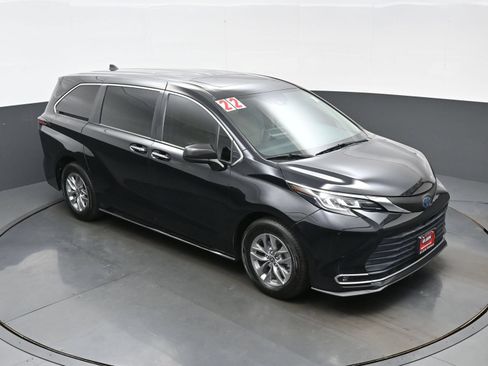 Used 2022 Toyota Sienna XLE FWD image 36