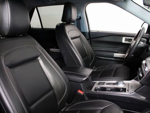 Used 2021 Ford Explorer XLT w/ Equipment Group 202A image 11