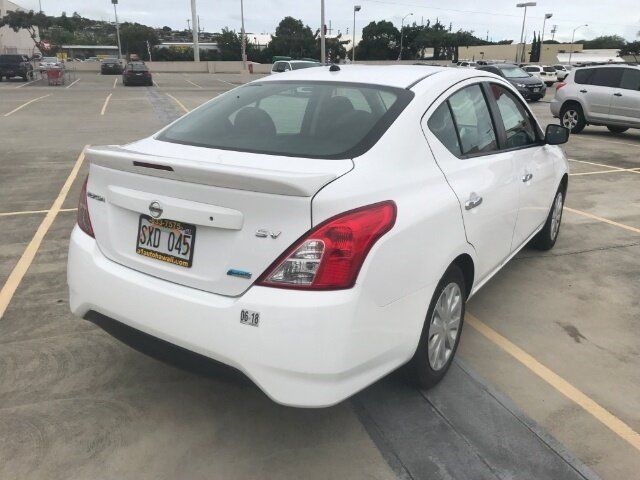 Used 2016 Nissan Versa SV FWD image 3