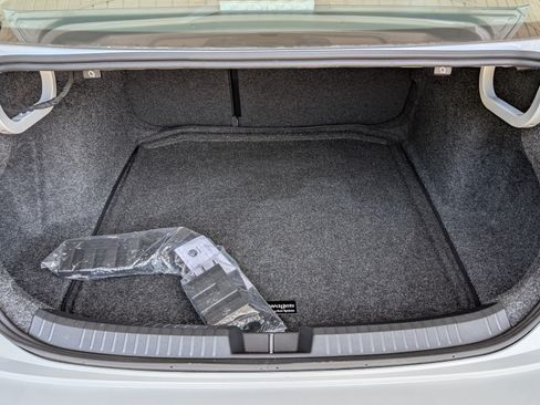 Used 2025 Volkswagen Jetta SE w/ Sunroof Package FWD image 19