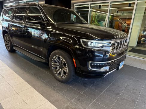 Used 2024 Jeep Wagoneer L Series II w/ Flexible Seating Group RWD image 8