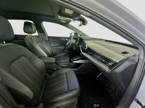 Used 2024 Audi Q4 e-tron Prestige AWD/4WD image 32