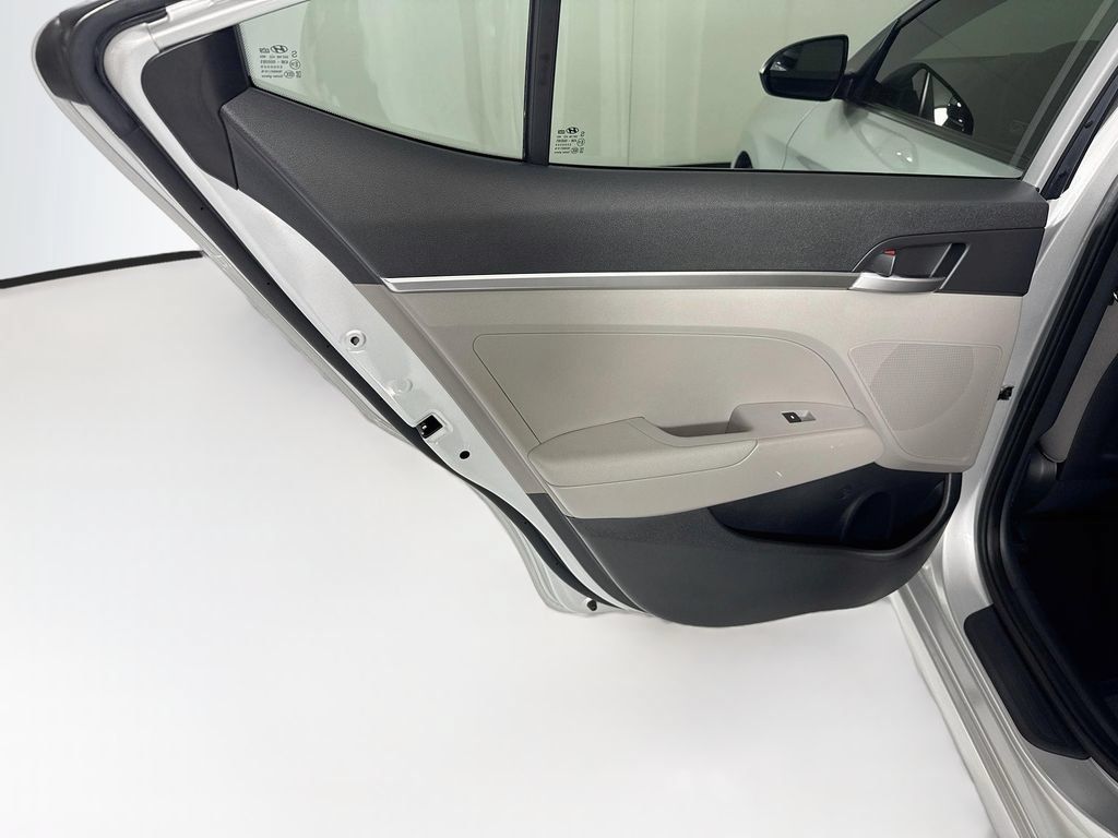 Used 2019 Hyundai Elantra SE FWD image 26