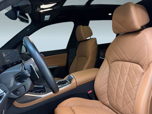 Used 2024 BMW X7 xDrive40i w/ M Sport Package image 5