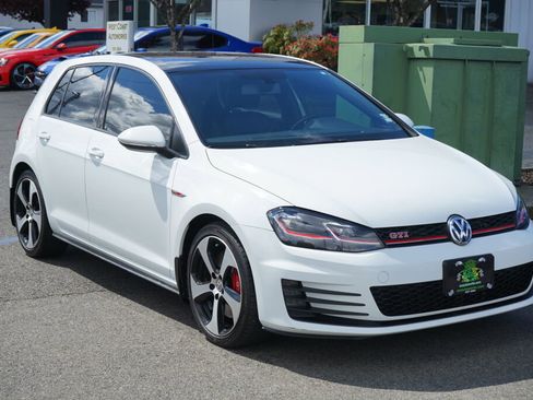 Used 2017 Volkswagen GTI SE image 6