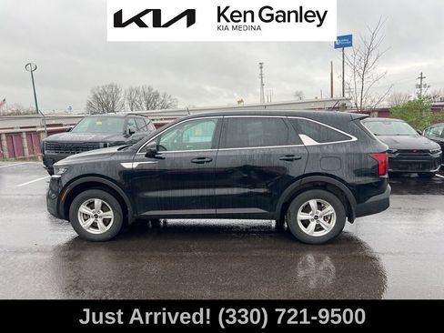 Used 2023 Kia Sorento LX image 8