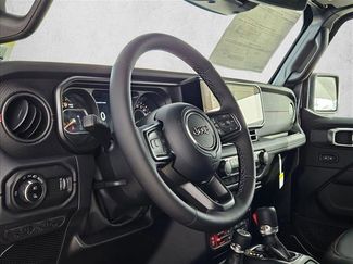 New 2026 Jeep Gladiator Rubicon video 3