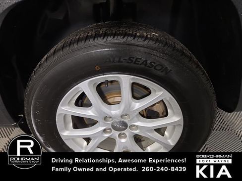 Used 2018 Jeep Cherokee Latitude Plus w/ Cold Weather Group image 11