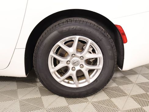 Used 2023 Chrysler Voyager LX image 19