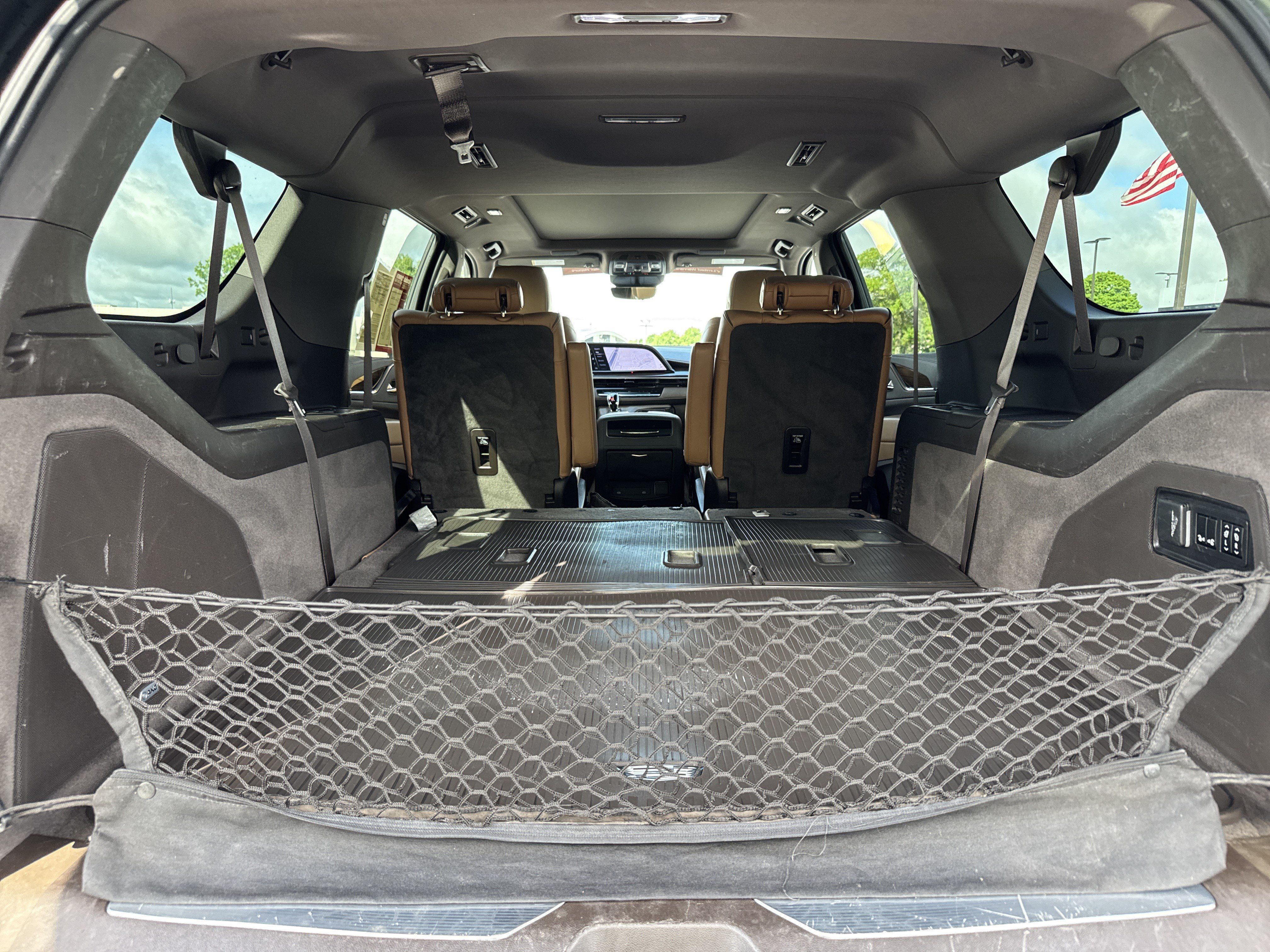 Used 2022 Cadillac Escalade ESV Premium Luxury w/ Performance Package AWD/4WD image 35
