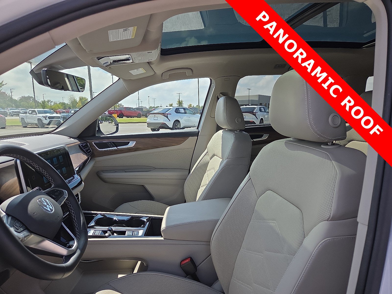 Used 2024 Volkswagen Atlas SE w/ Panoramic Sunroof Package FWD image 14