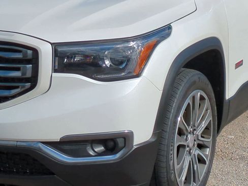 Used 2017 GMC Acadia SLT image 11