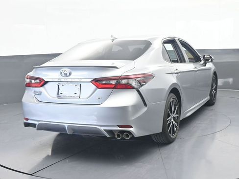 Used 2022 Toyota Camry SE FWD image 5