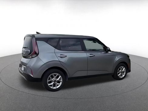 Used 2025 Kia Soul LX w/ LX Technology Package FWD image 14