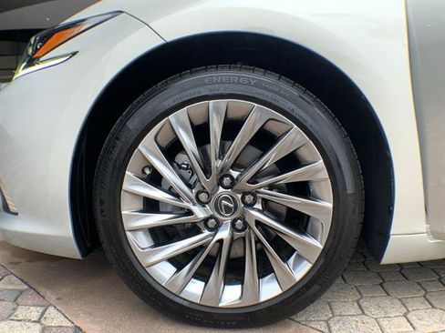 Certified 2022 Lexus ES 300h Ultra Luxury w/ Accessory Package 2 image 10