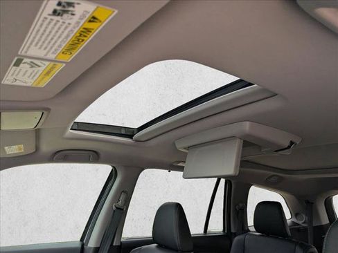 Used 2019 Honda Pilot Elite image 18