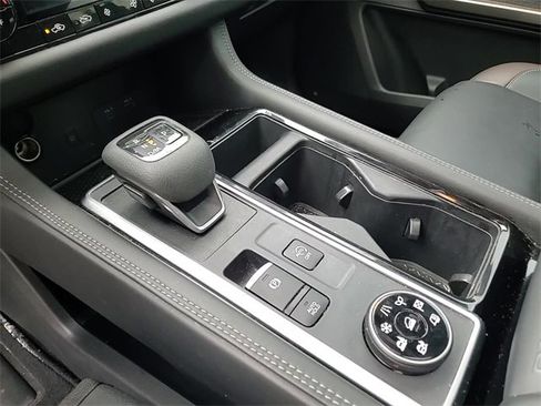 Used 2024 Nissan Pathfinder Platinum image 18