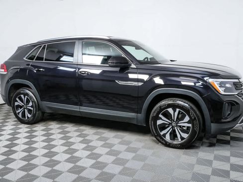 Certified 2025 Volkswagen Atlas Cross Sport SE FWD image 3