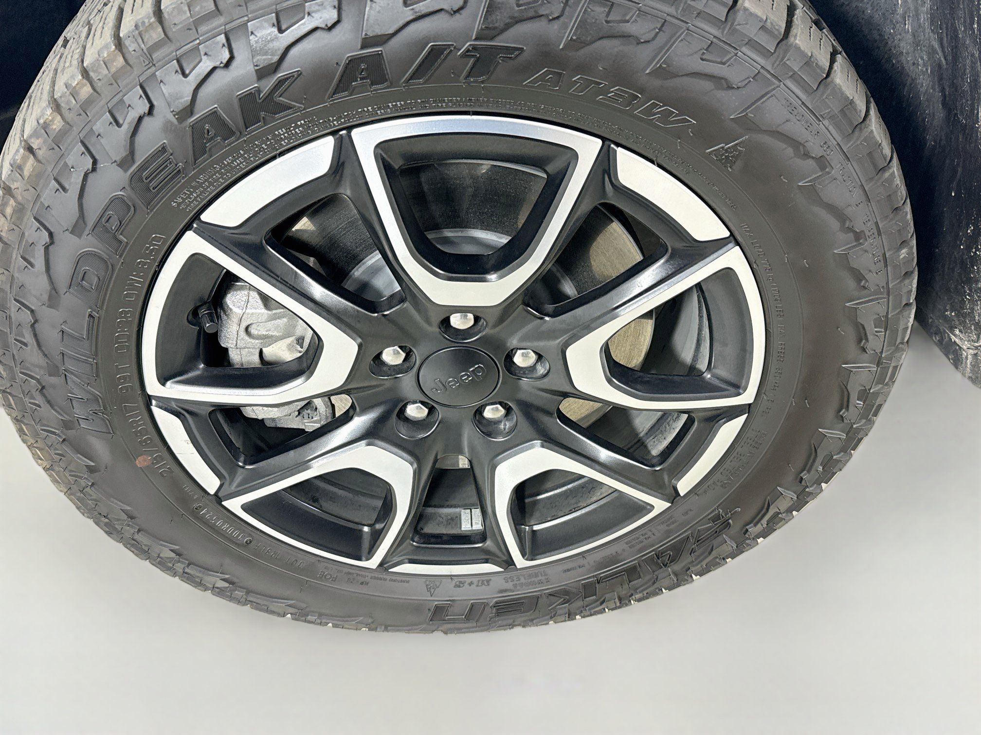 Used 2024 Jeep Compass Trailhawk AWD/4WD image 34