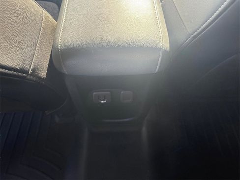 Used 2022 Chevrolet Colorado Z71 image 12