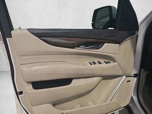 Used 2019 Cadillac Escalade Premium Luxury image 15
