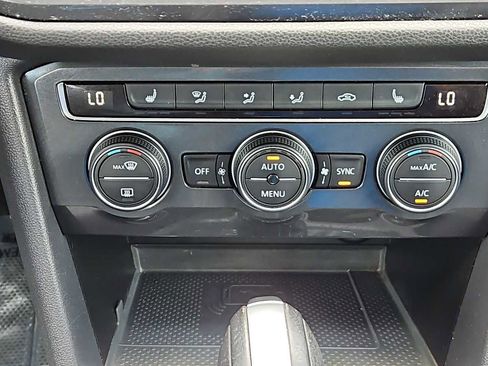 Used 2021 Volkswagen Tiguan SE w/ Panoramic Sunroof Package FWD image 17