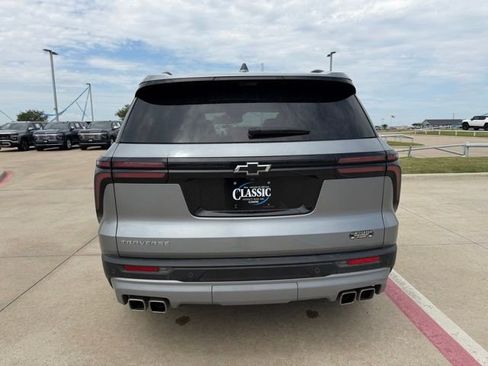 Used 2026 Chevrolet Traverse LT w/ Sun and Wheel Package FWD image 4