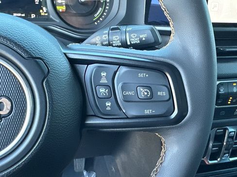 Used 2024 Jeep Wrangler Unlimited w/ Convenience Group image 25