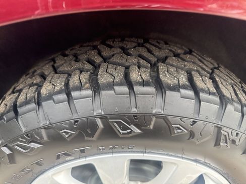 Used 2017 Chrysler Pacifica Touring-L image 9