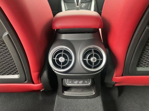 Used 2024 Alfa Romeo Stelvio Ti w/ Performance Driving Package image 29