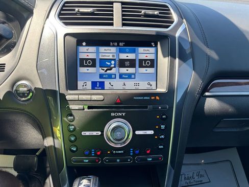 Used 2018 Ford Explorer Platinum AWD/4WD image 28