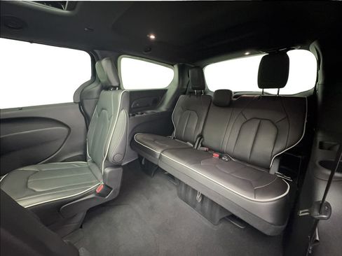 Used 2026 Chrysler Pacifica Limited w/ S Appearance Package FWD image 24