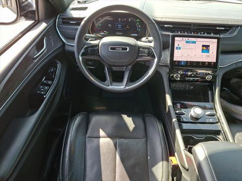 Certified 2023 Jeep Grand Cherokee Overland w/ Luxury Tech Group IV AWD/4WD image 22