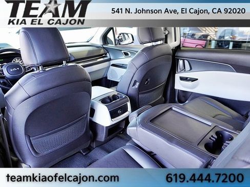 Certified 2024 Kia Carnival LX image 17