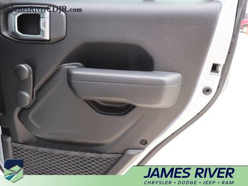 Used 2024 Jeep Gladiator Sport AWD/4WD image 11