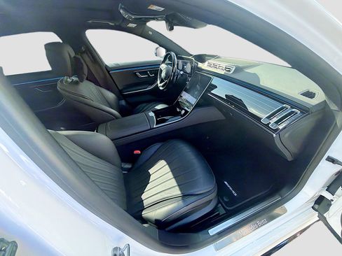 Used 2022 Mercedes-Benz S 580 4MATIC Sedan w/ AMG Line Package image 29